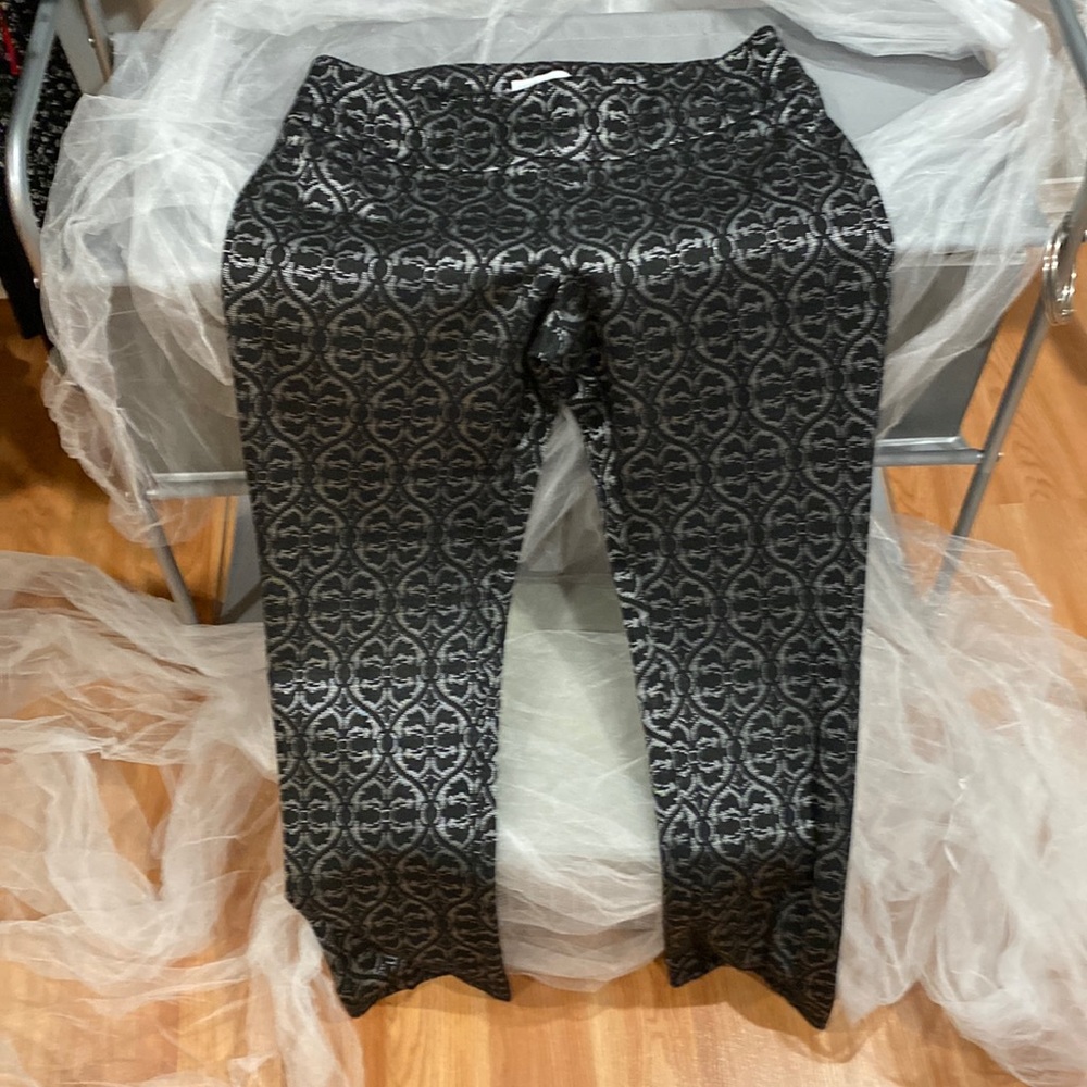 Beautiful dress pants size large never worn without tags